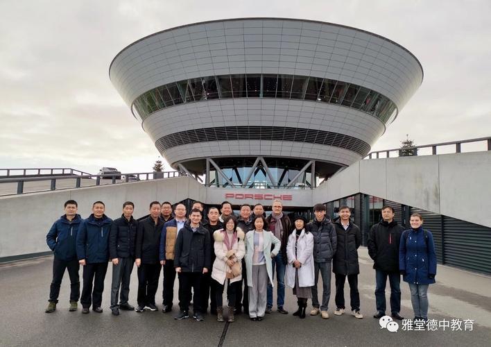 工業(yè)美學與商務氣質(zhì)的交匯 保時捷工廠外的時代畫面